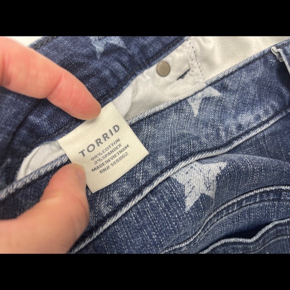 Torrid STAR Print Jean Denim Shorts size 22 - Picture 6 of 13